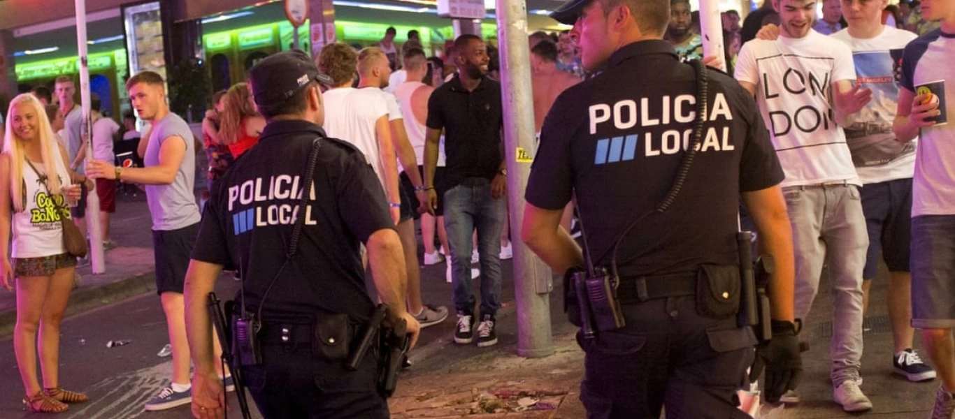 Συνελήφθη άνδρας στη Μαγιόρκα επειδή μόλυνε 22 άτομα - Κυκλοφορούσε χωρίς να περιμένει το τεστ